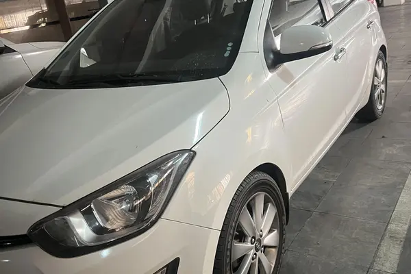 هیوندای  i20