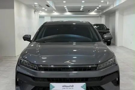 کی ام سی J7