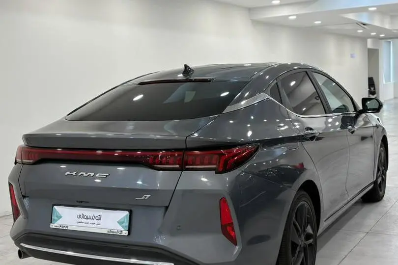 کی ام سی،  J7