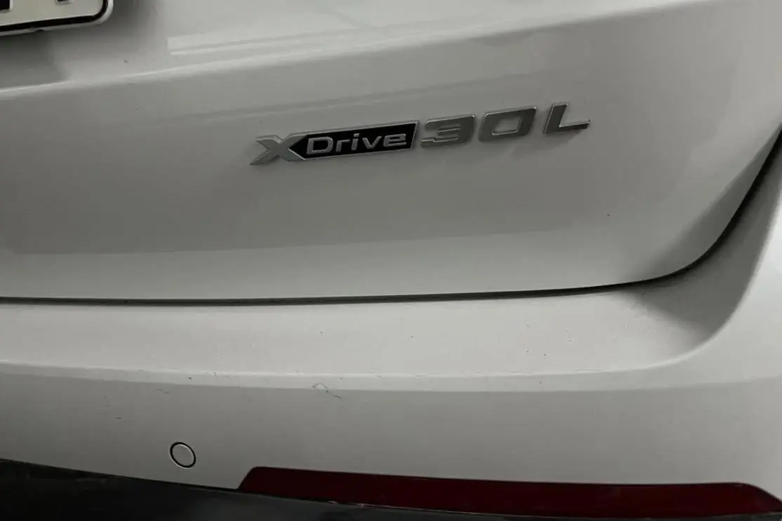 ب ام و،  iX1