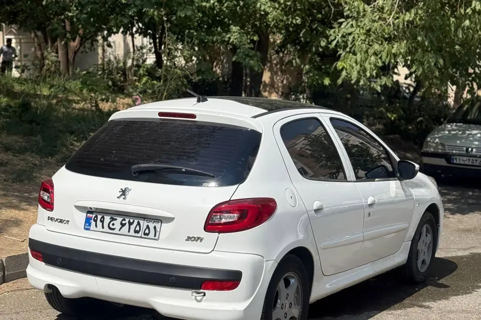 پژو،  207