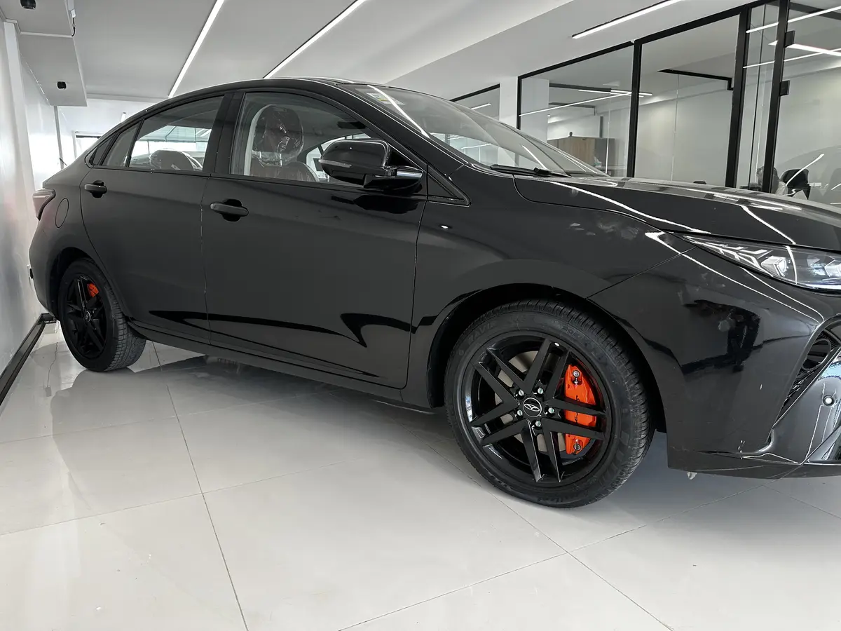 فونیکس،  آریزو 6 جی تی (Z6 GT)