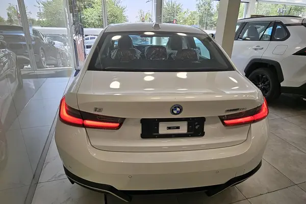 ب ام و  i3
