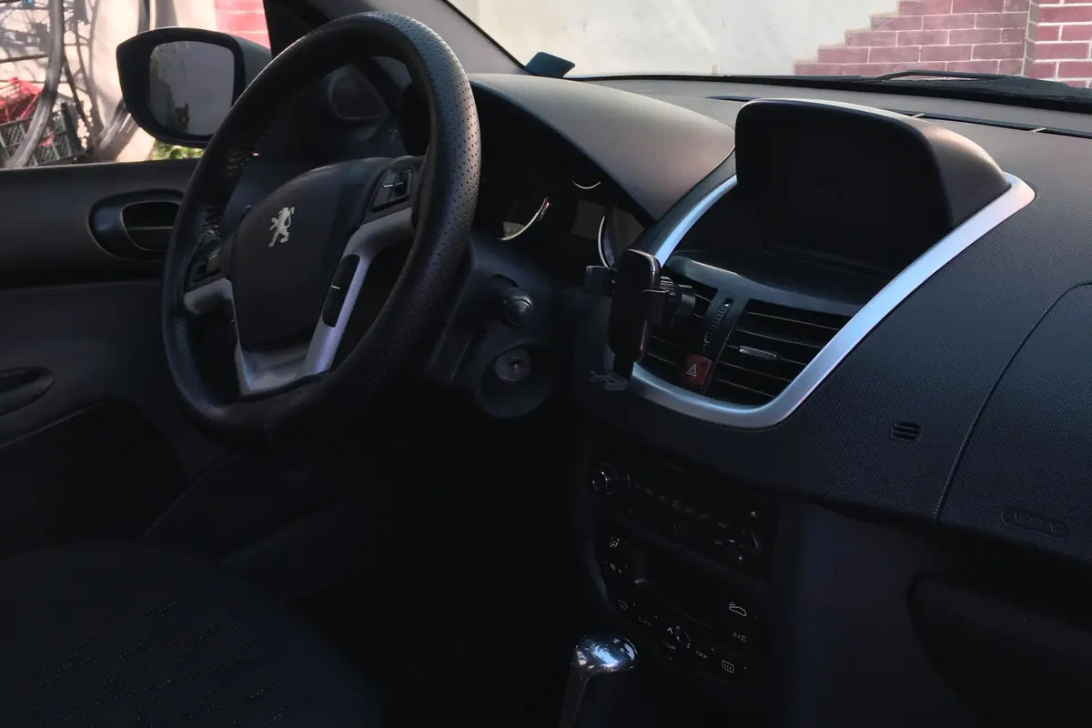 پژو،  207