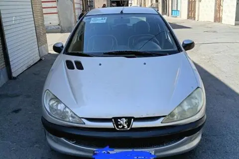 پژو، 206
