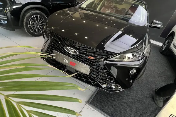 فونیکس، آریزو 6 جی تی (Z6 GT)