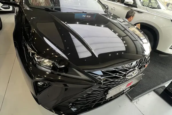 فونیکس، آریزو 6 جی تی (Z6 GT)