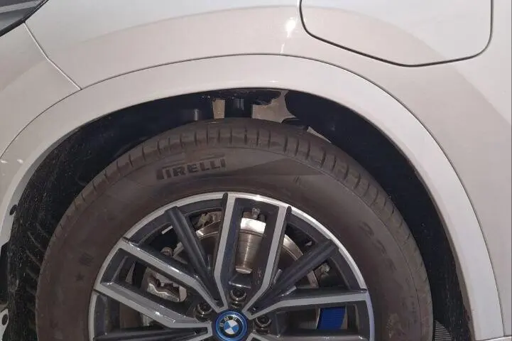 ب ام و،  iX1
