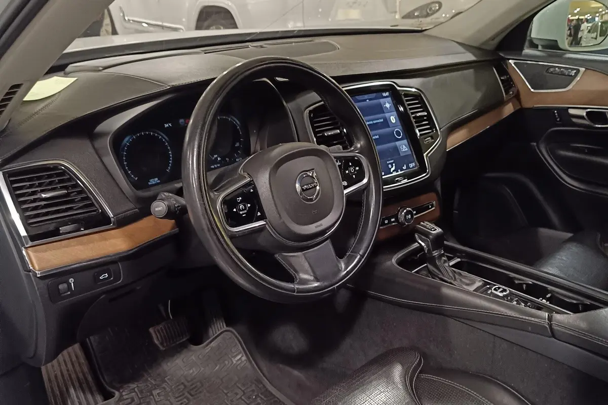 ولوو،  XC90