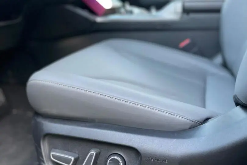 لکسوس،  LX