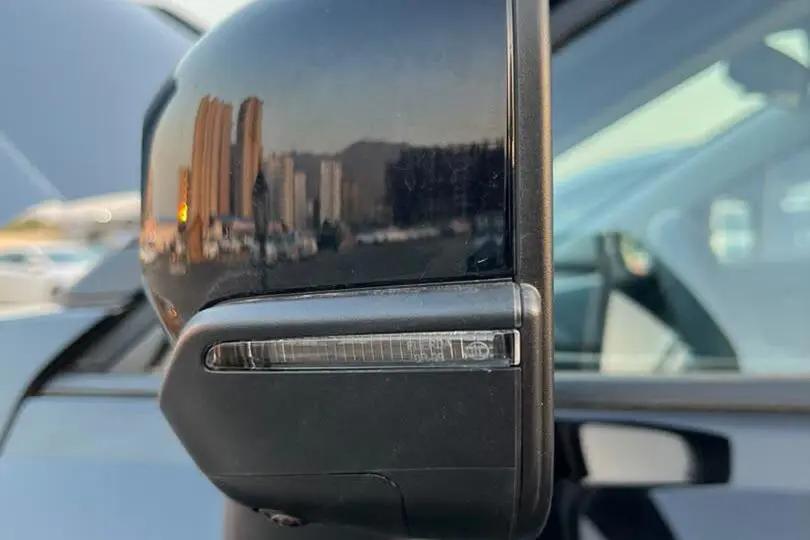 لکسوس،  LX
