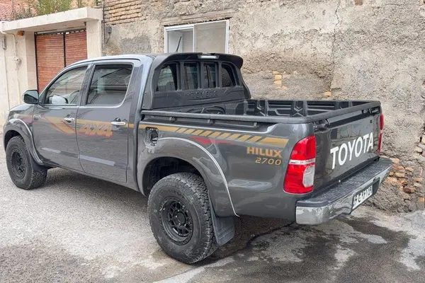 تویوتا، هایلوکس دو کابین