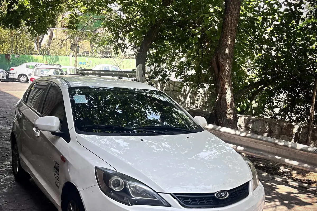 ام وی ام  315هاچ بک