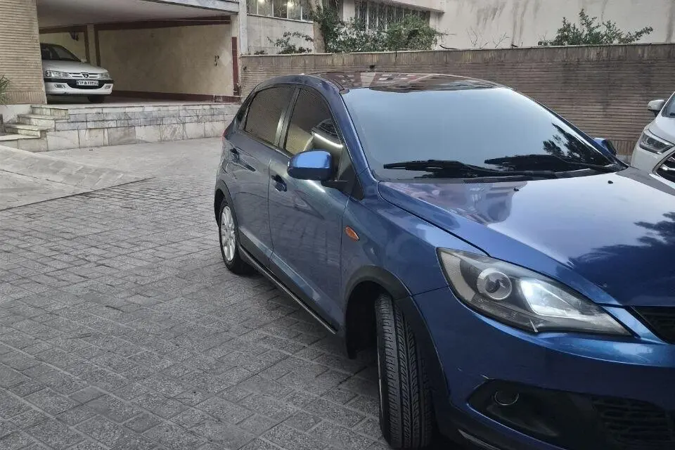 ام وی ام،  315هاچ بک
