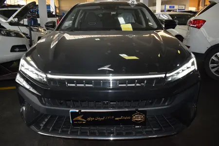 کی ام سی J7