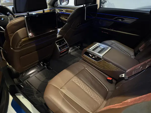 ب ام و، سری 7