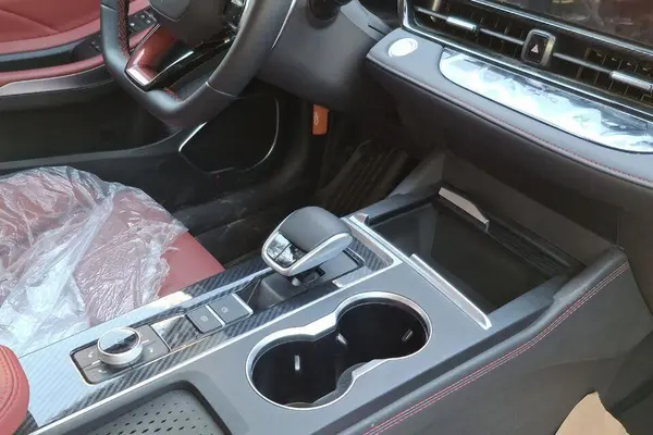 فونیکس، آریزو 6 جی تی (Z6 GT)