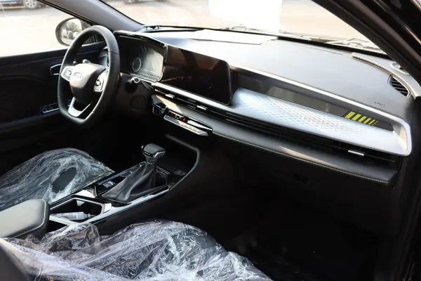 پیش فروش ام وی ام، X33 کراس