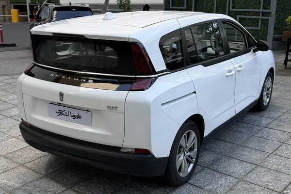 بستیون، نات