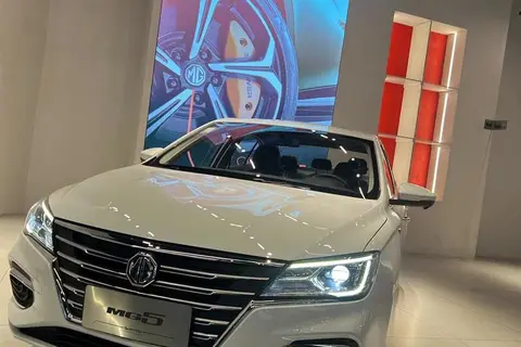 ام جی، 5