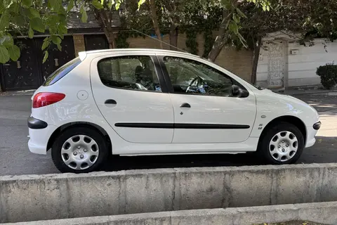پژو، 206