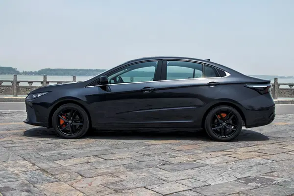 فونیکس، آریزو 6 جی تی (Z6 GT)