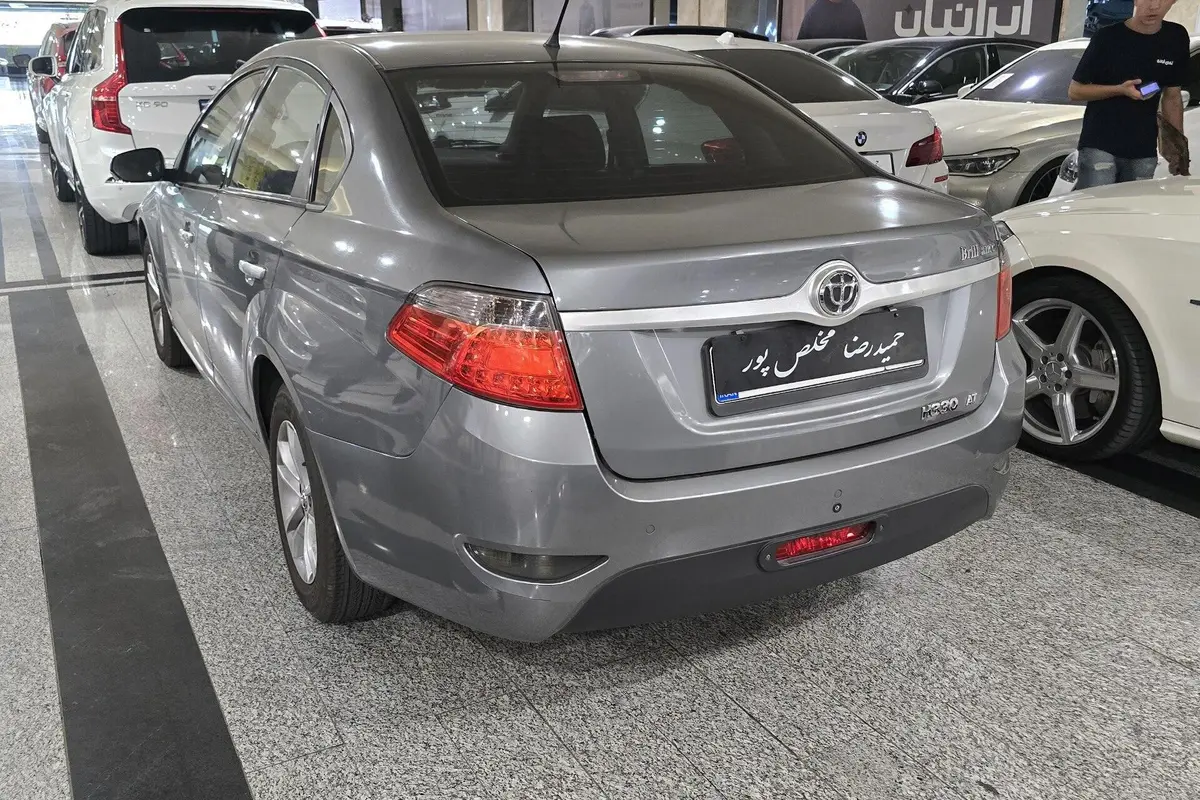 برلیانس،  H330