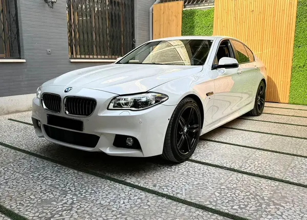 ب ام و، سری 5 سدان