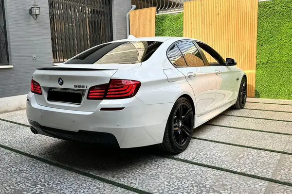 ب ام و، سری 5 سدان