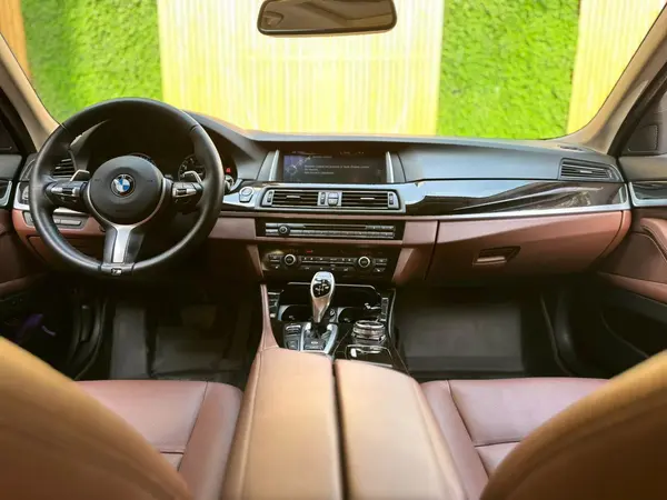 ب ام و، سری 5 سدان