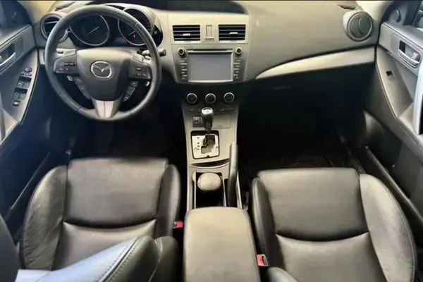 مزدا، 3 نیو صندوق دار