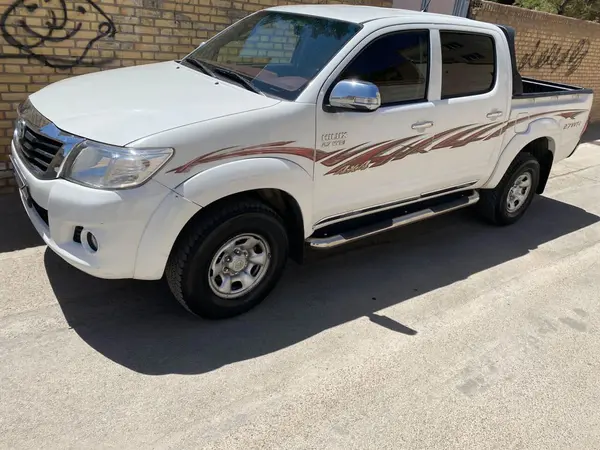 تویوتا، هایلوکس دو کابین