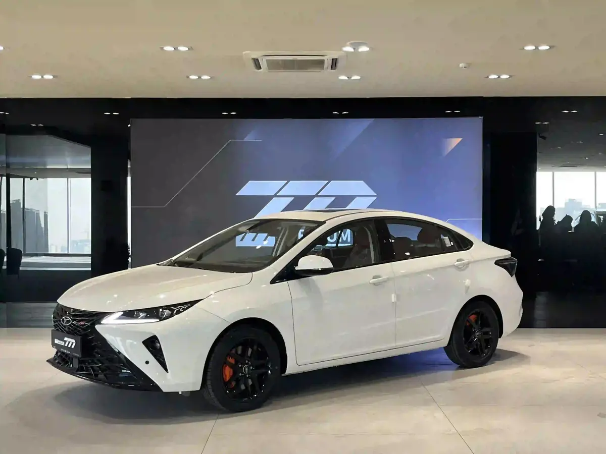 فونیکس،  آریزو 6 جی تی (Z6 GT)