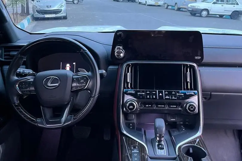 لکسوس،  LX