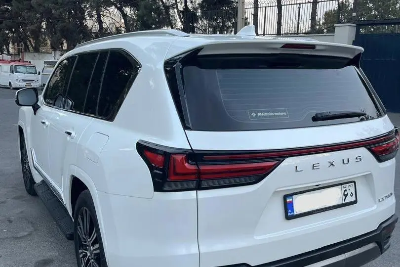 لکسوس،  LX