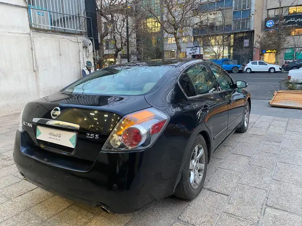 نیسان، تی ینا