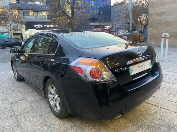 نیسان، تی ینا