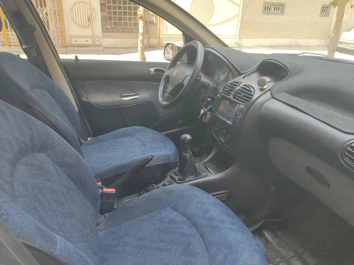 پژو،  206