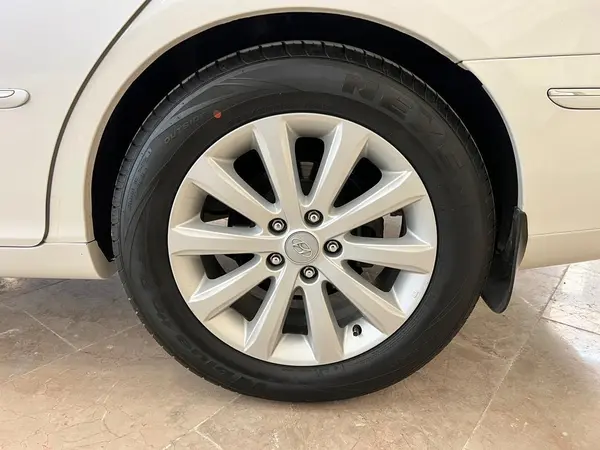 هیوندای، آزرا (گرنجور)