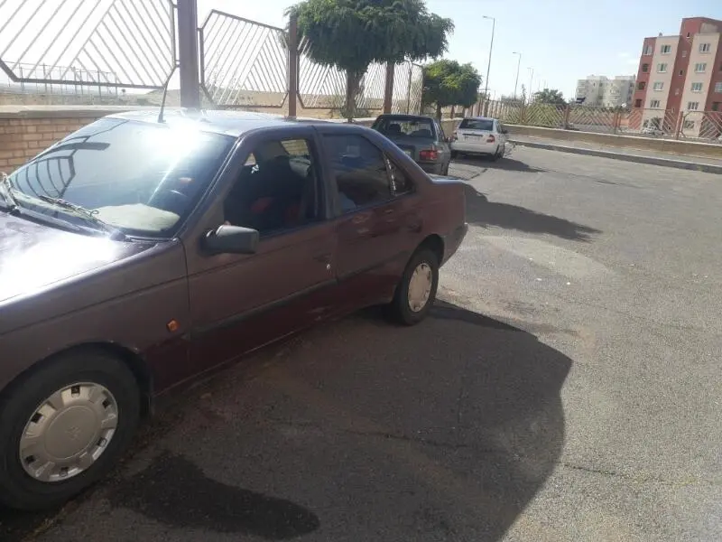 پژو،  405