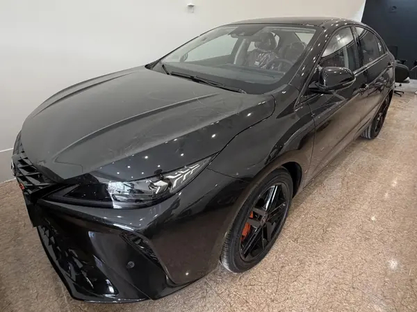 فونیکس، آریزو 6 جی تی (Z6 GT)