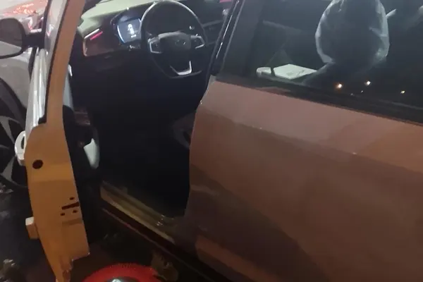 ام وی ام، X33 کراس