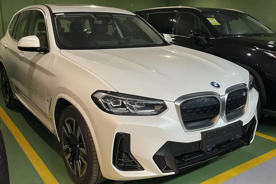 عکس ب ام و iX3