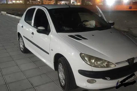 پژو، 206