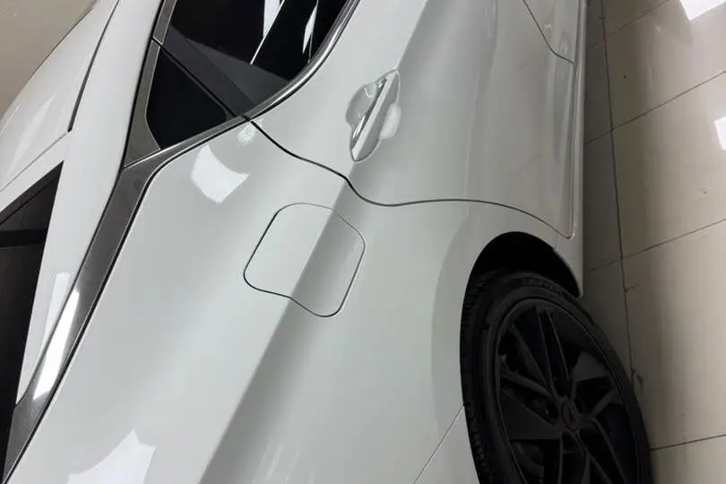 کی ام سی،  J7