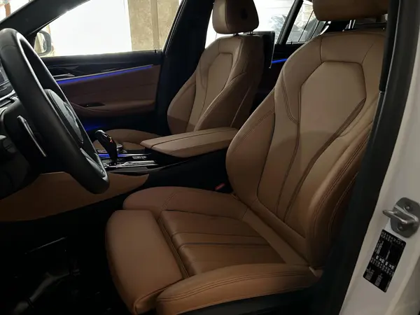 ب ام و، سری 5 سدان