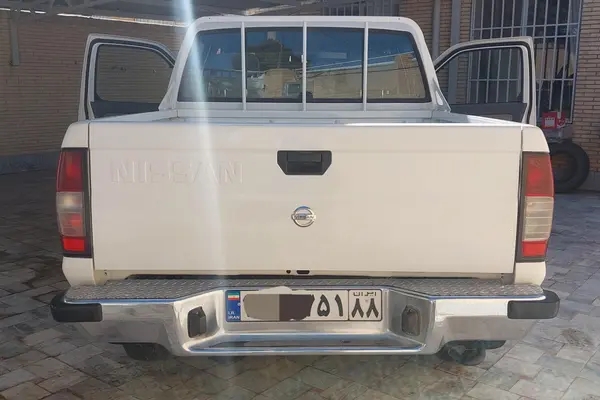 نیسان، پیکاپ دو کابین