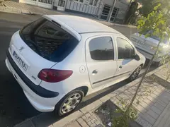 پژو، 206
