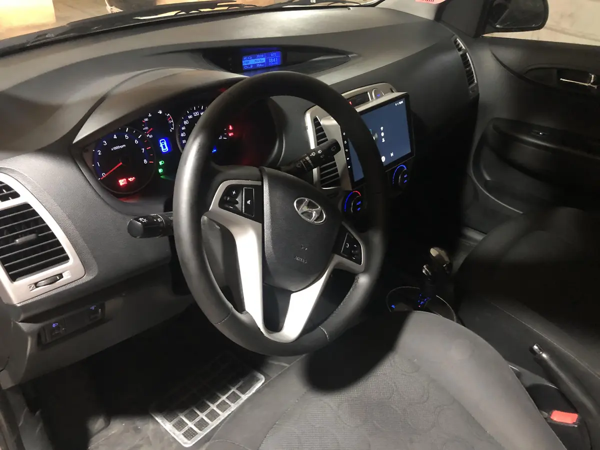 هیوندای،  i20