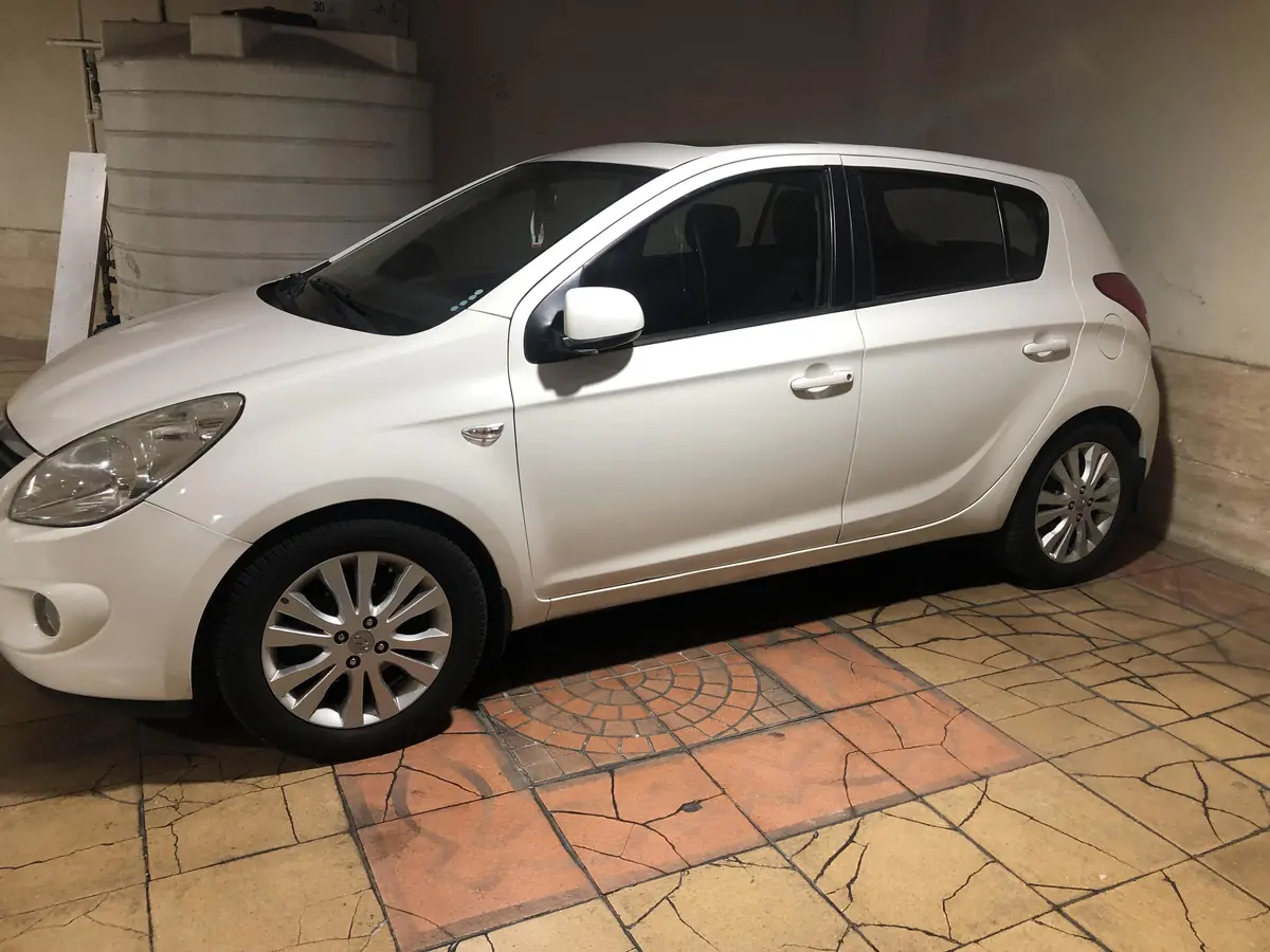 هیوندای،  i20